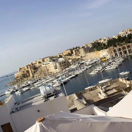 Budget 1 Floor Private Bathroom Ground Floor Birgu