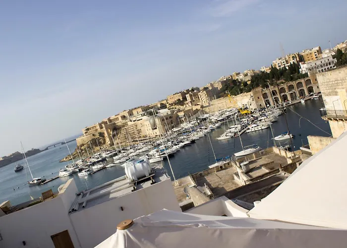 Budget 1 Floor Private Bathroom Ground Floor Birgu